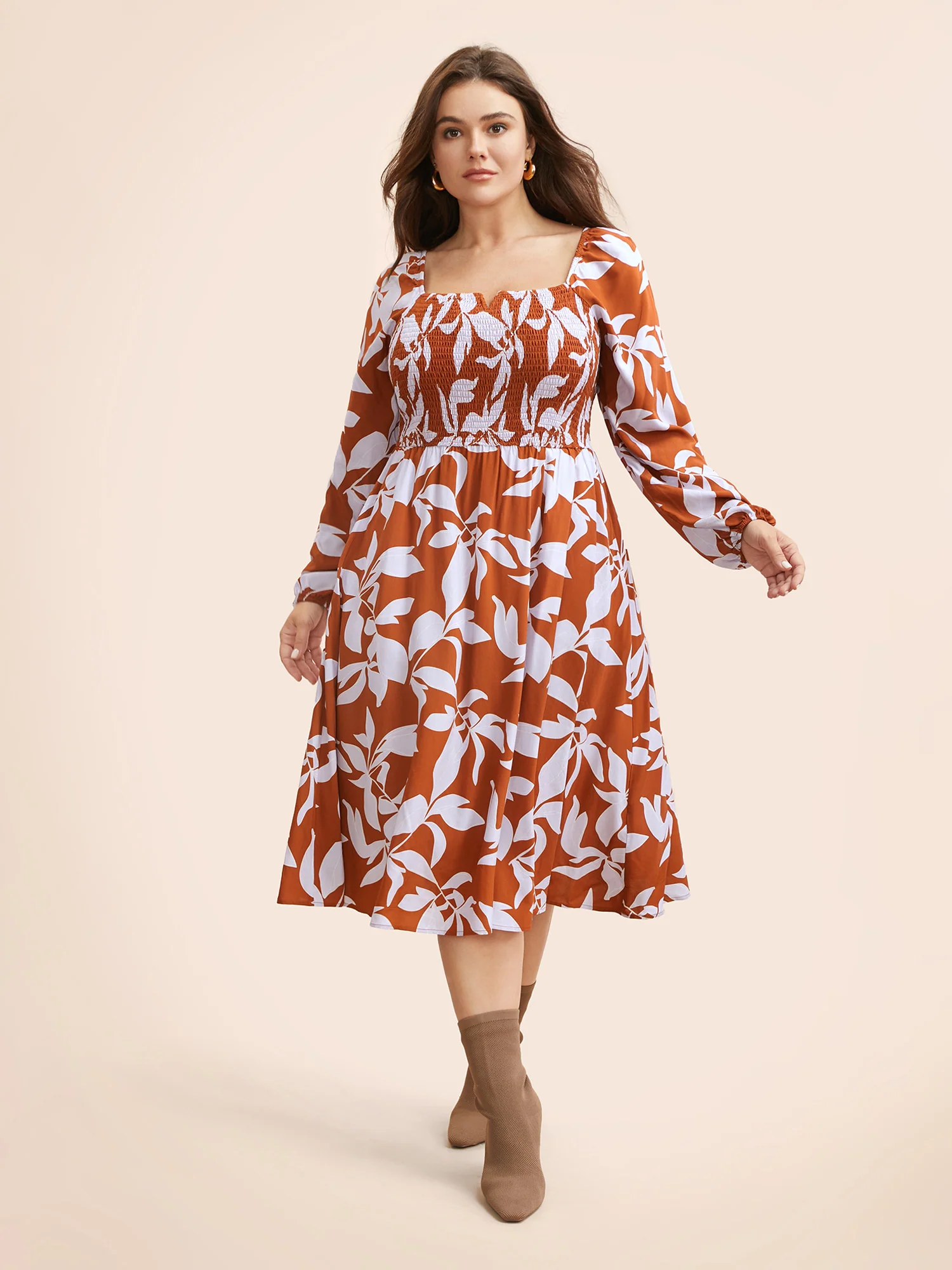 Silhouette Floral Print Shirred Midi Dress - Image 3