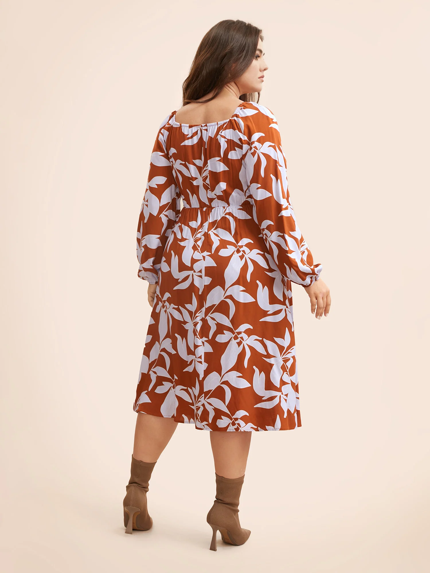 Silhouette Floral Print Shirred Midi Dress - Image 4