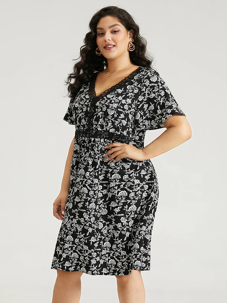 Silhouette Floral Print V Neck Ruffles Lace Panel Dress - Image 3
