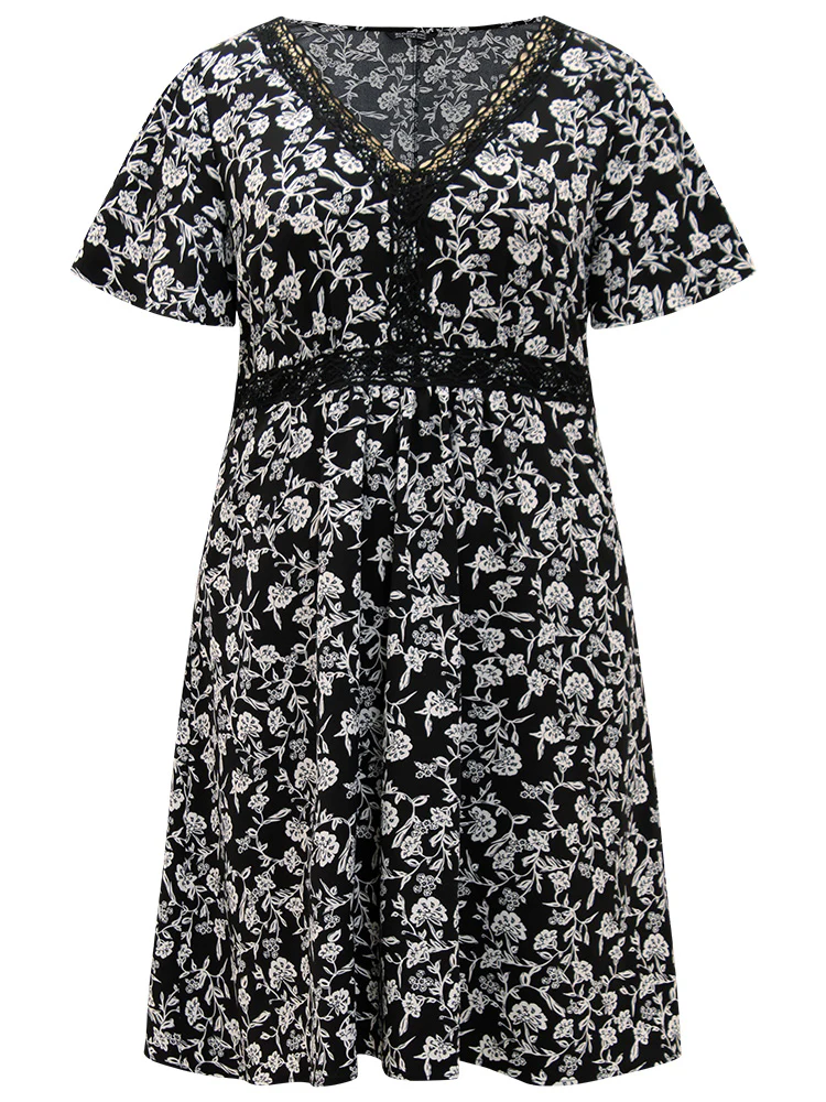 Silhouette Floral Print V Neck Ruffles Lace Panel Dress - Image 9