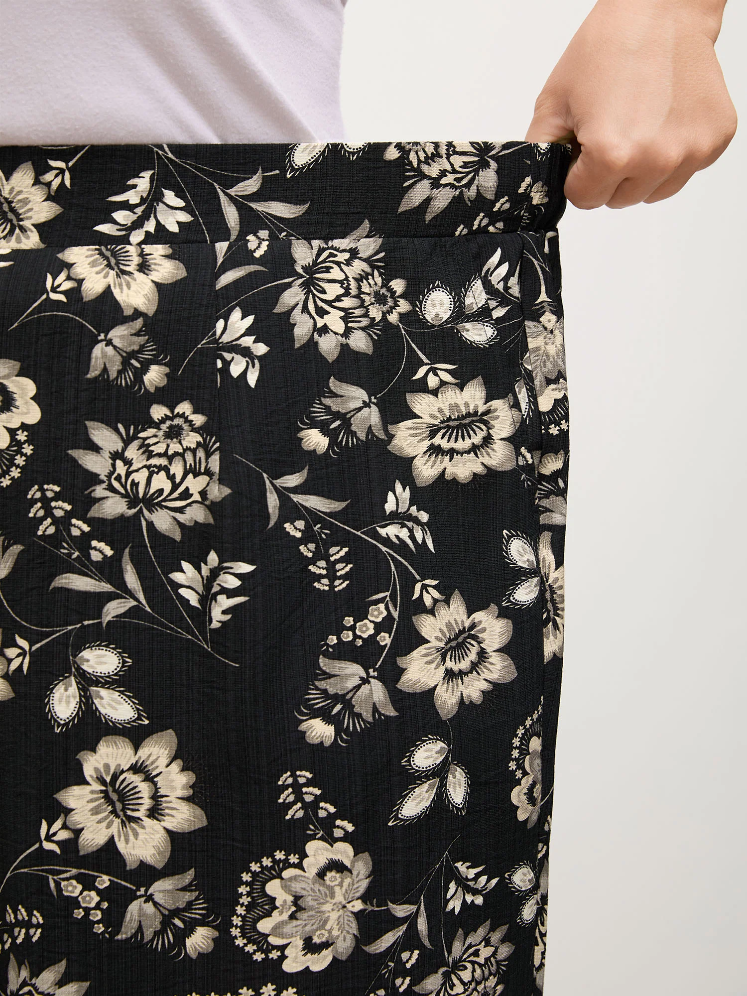 Silhouette Floral Print Wide-Leg Pants - Image 4