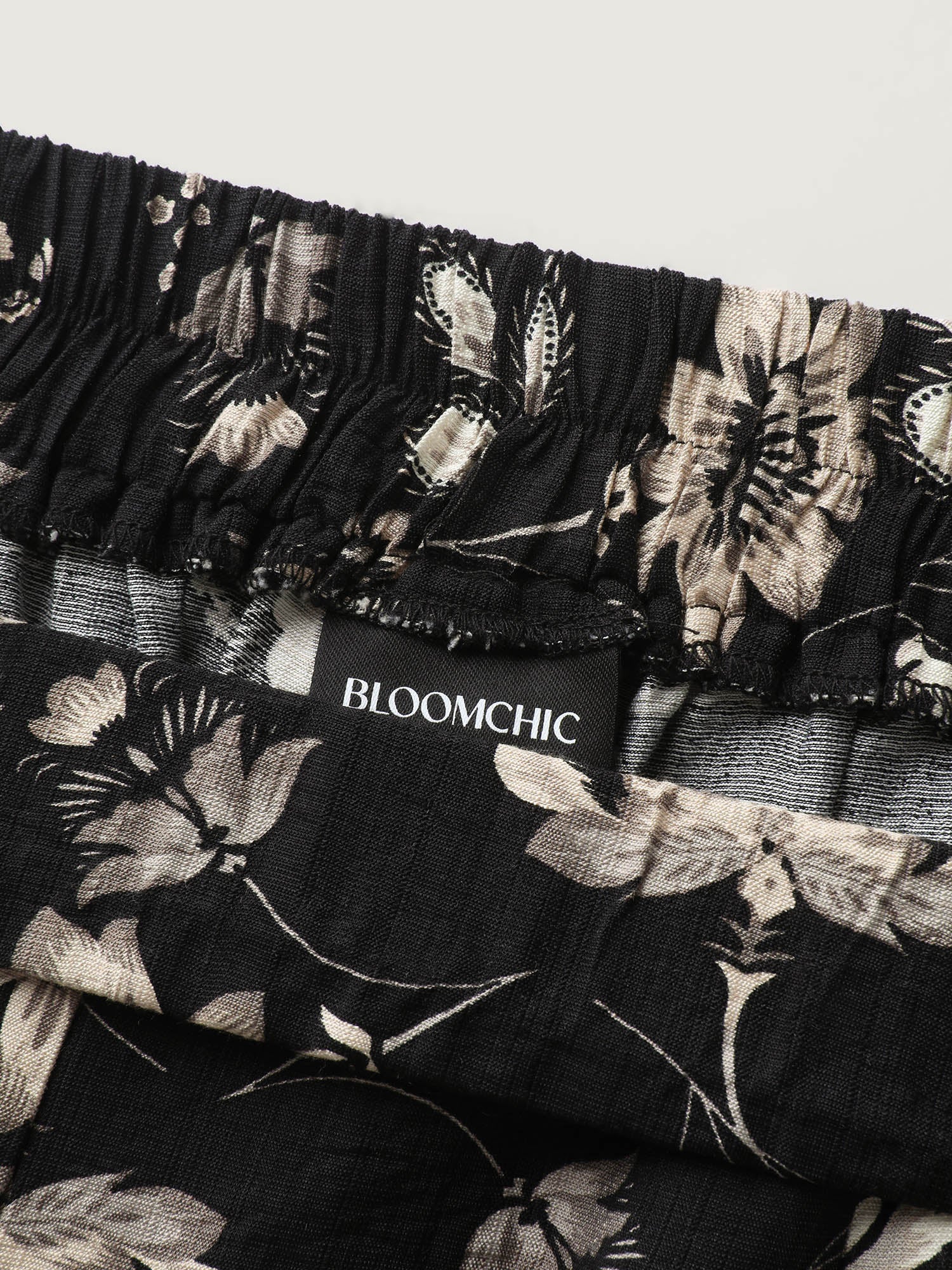 Silhouette Floral Print Wide-Leg Pants - Image 7