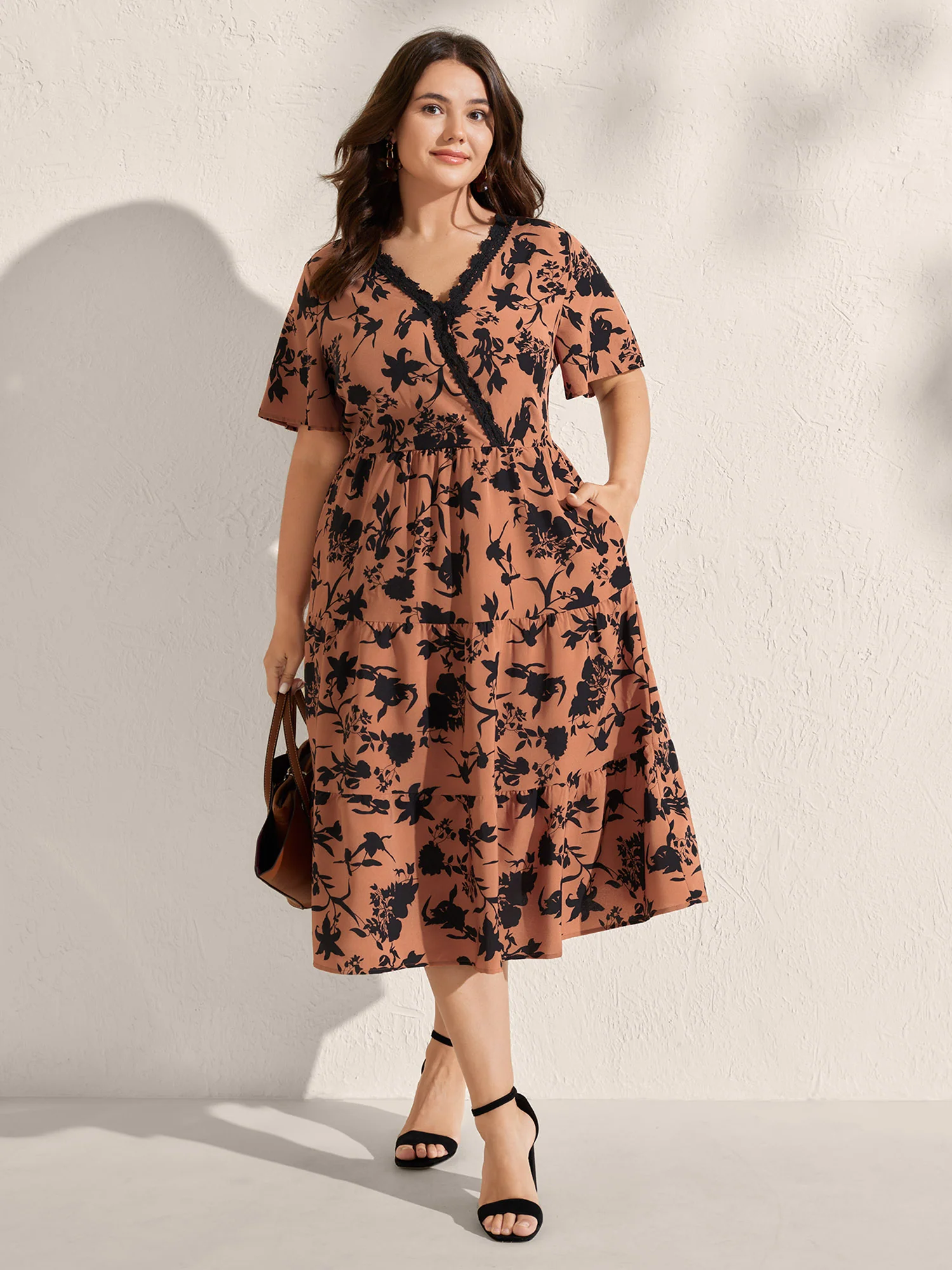 Silhouette Flower Print Contrast Surplice Midi Dress - Image 3