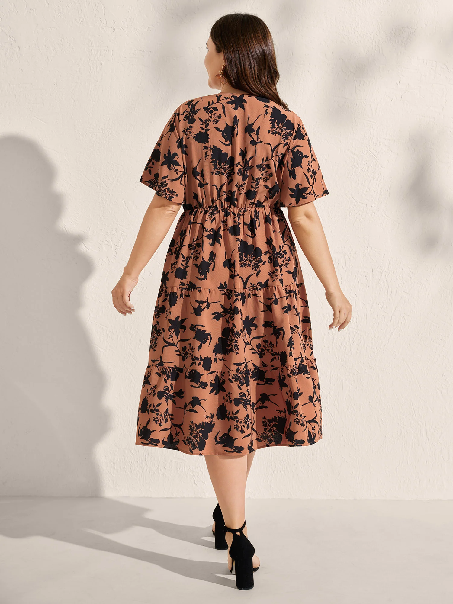 Silhouette Flower Print Contrast Surplice Midi Dress - Image 4