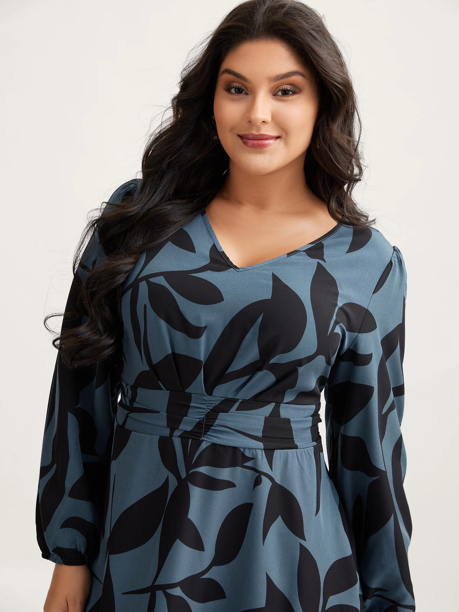 Silhouette Flower Print Shirred Waist Knee-Length Dress - Image 2