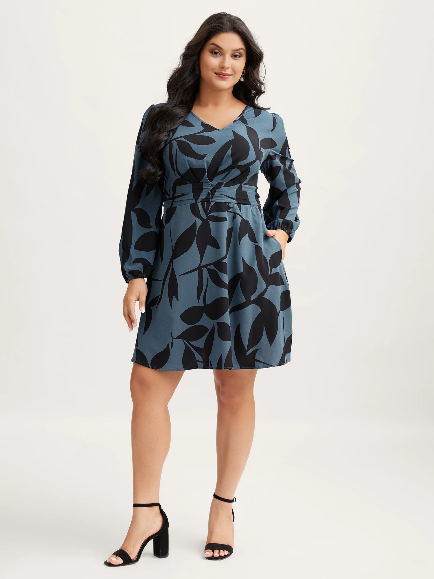 Silhouette Flower Print Shirred Waist Knee-Length Dress - Image 3