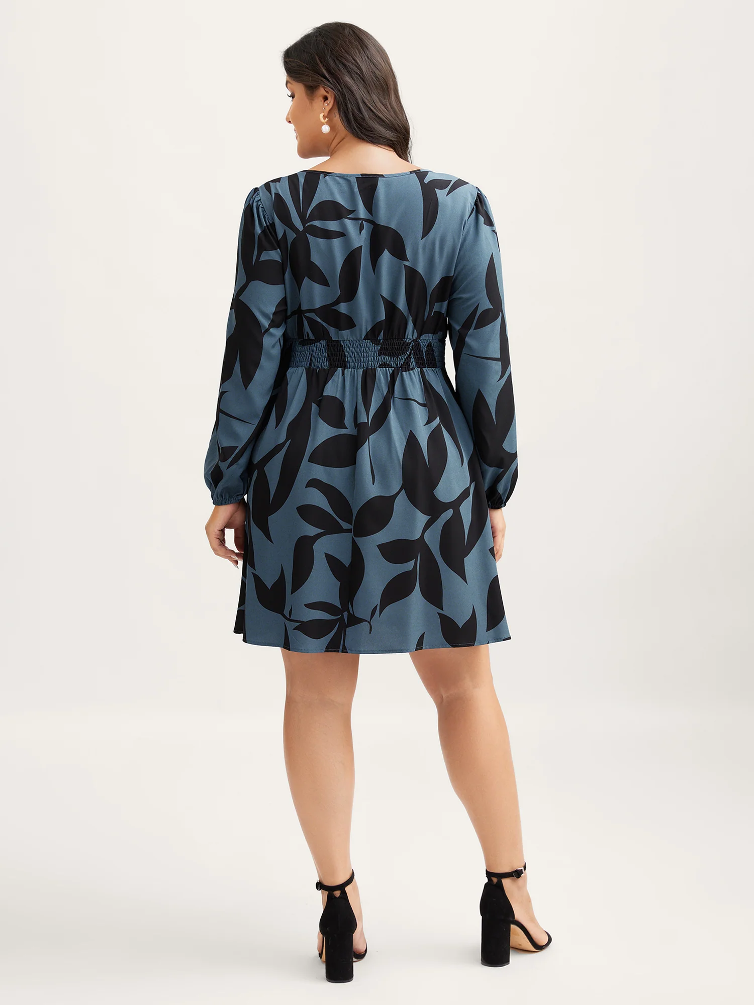 Silhouette Flower Print Shirred Waist Knee-Length Dress - Image 4
