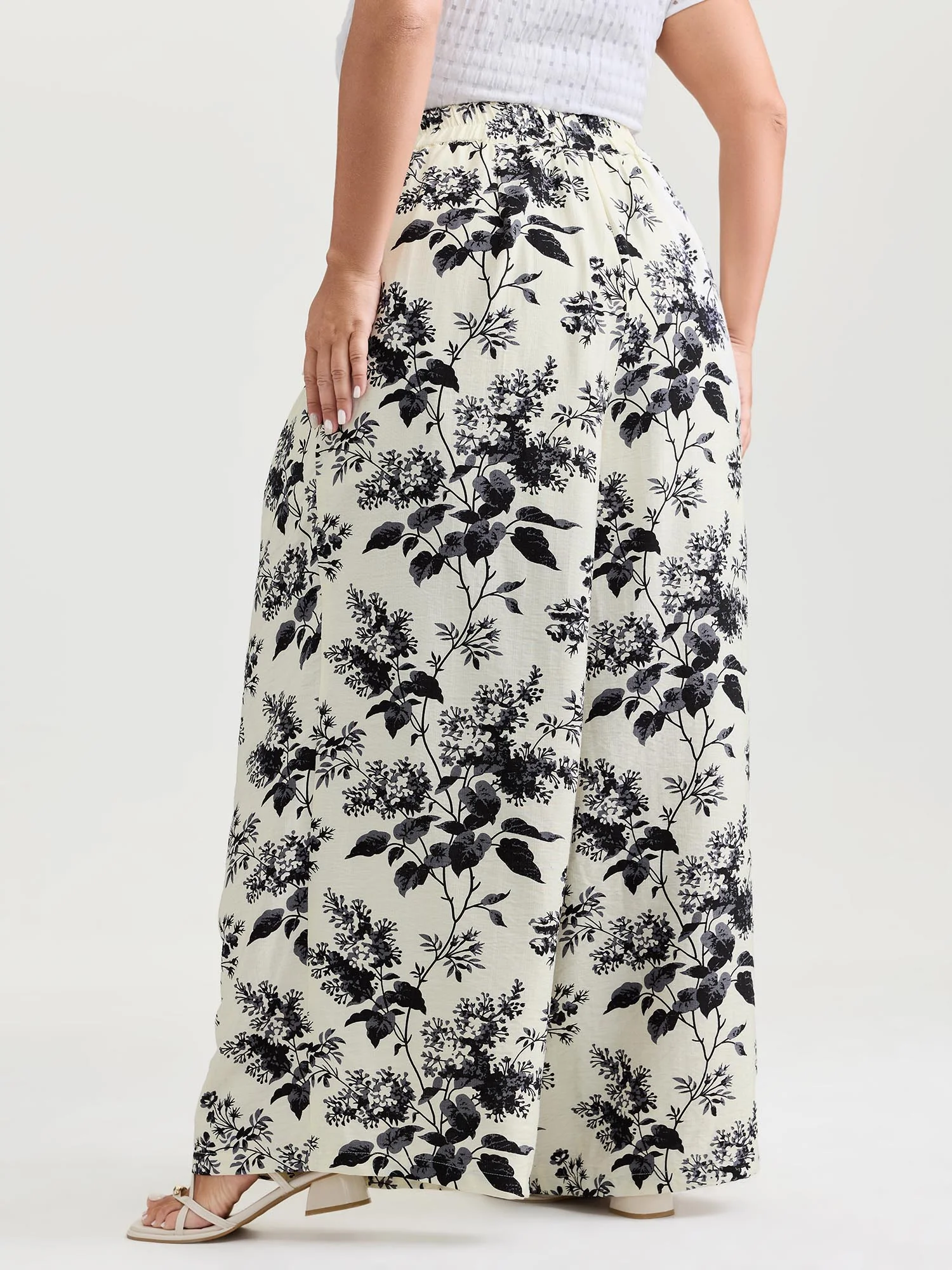 Silhouette Flower Print Wide-Leg Pants - Image 5