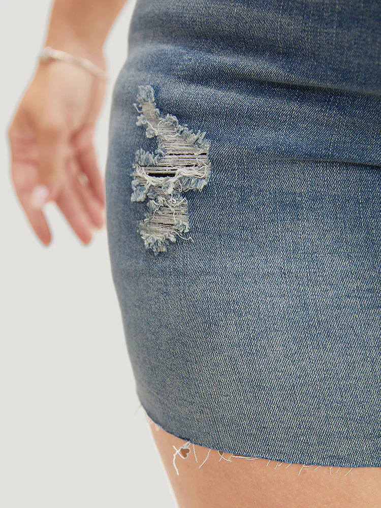 Skinny Very Stretchy Light Wash Ripped Detail Denim Shorts - Image 10