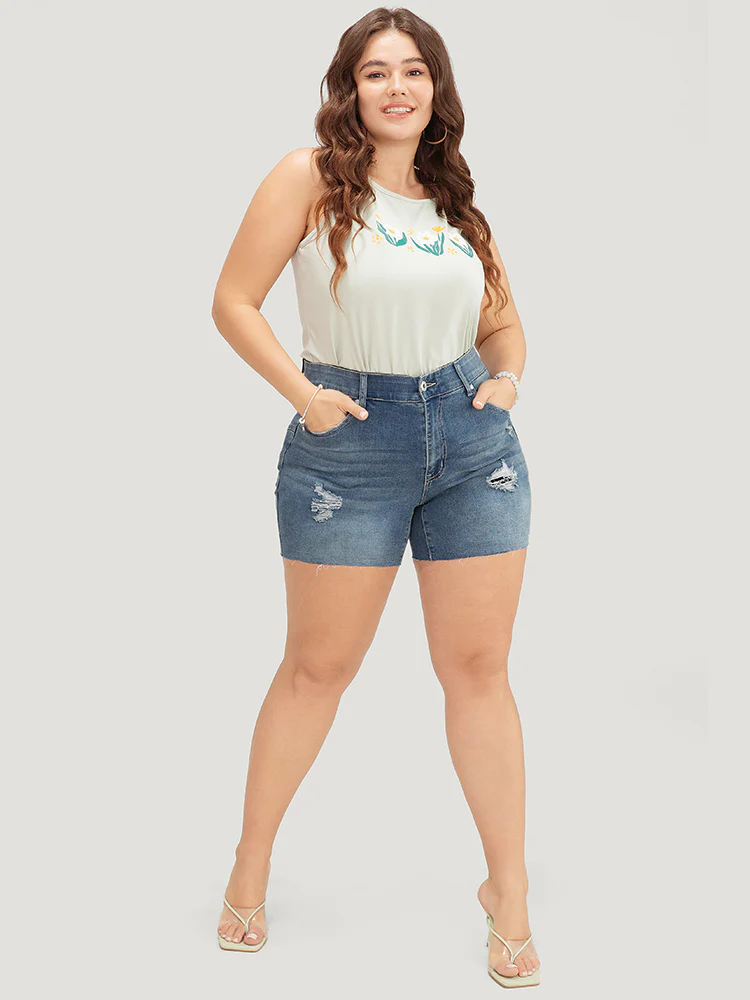 Skinny Very Stretchy Light Wash Ripped Detail Denim Shorts - Image 4