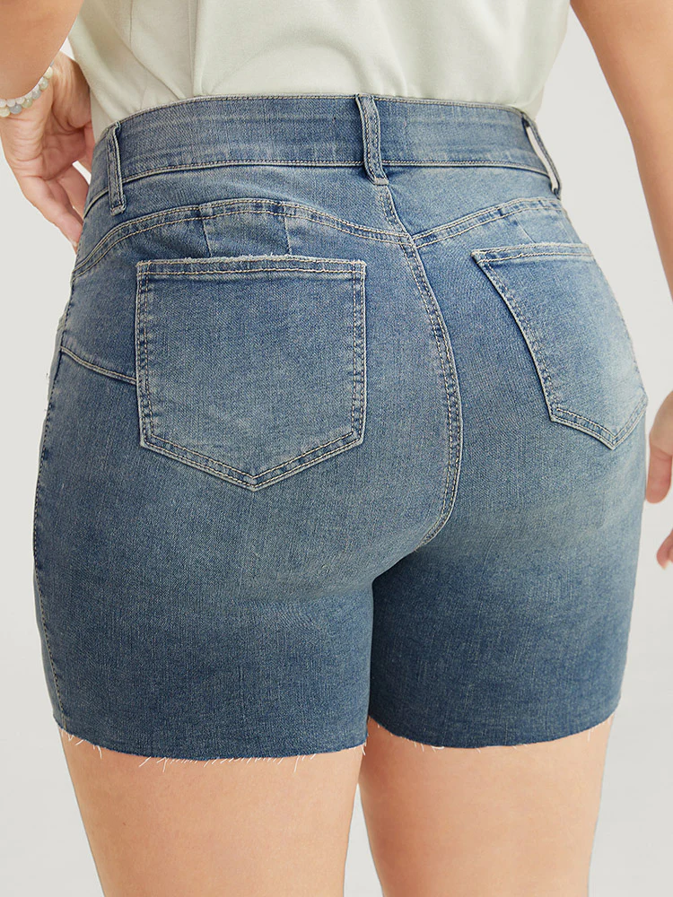 Skinny Very Stretchy Light Wash Ripped Detail Denim Shorts - Image 5