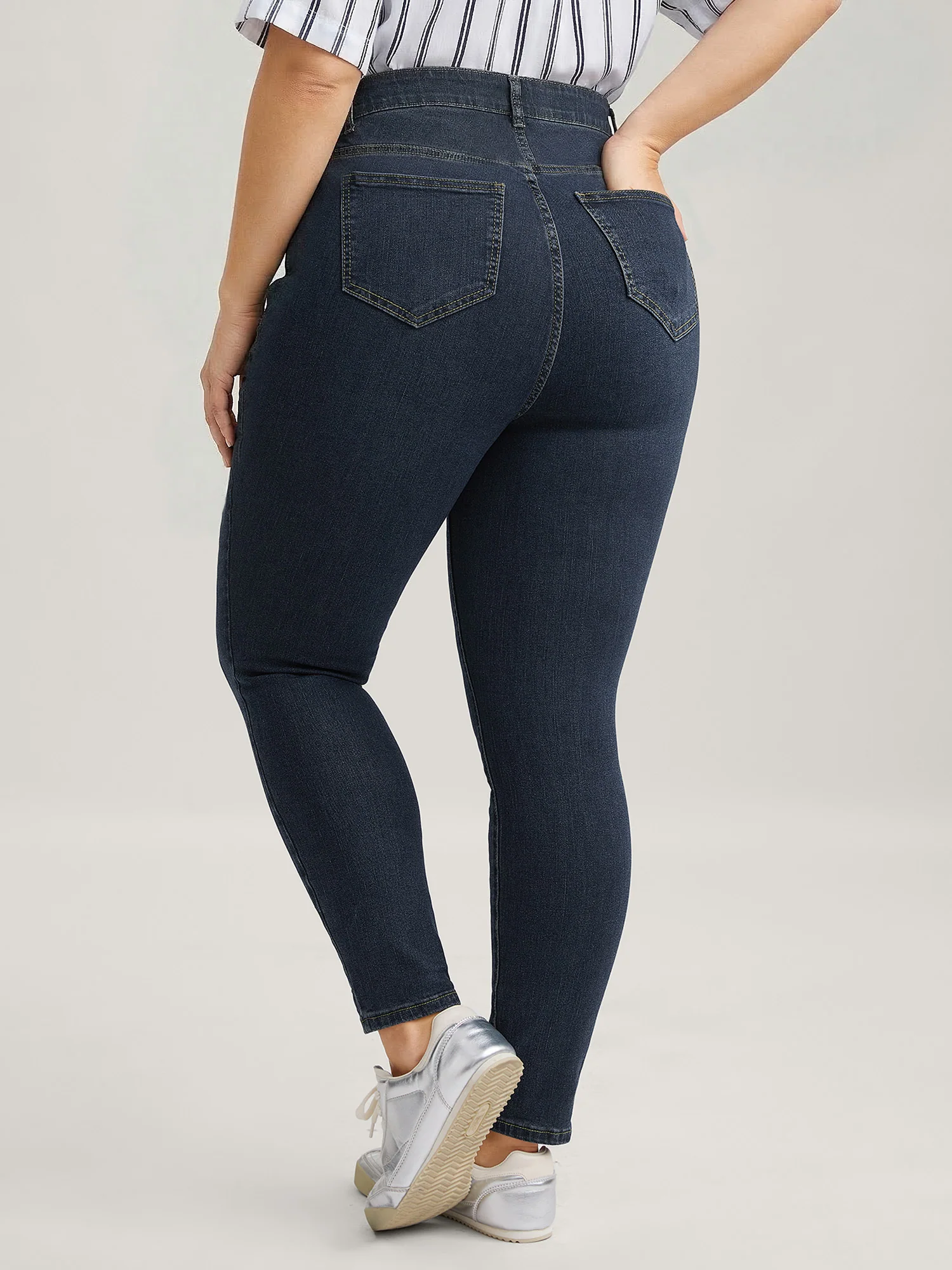 Pull-On Moderate Stretch Skinny-Fit Jeans - Image 5