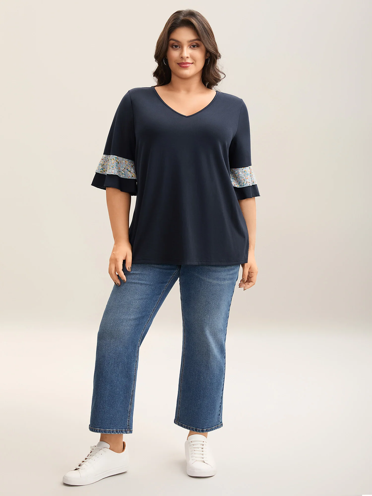 Sleeve Spliced V-Neck Fitted T-Shirt - Image 3