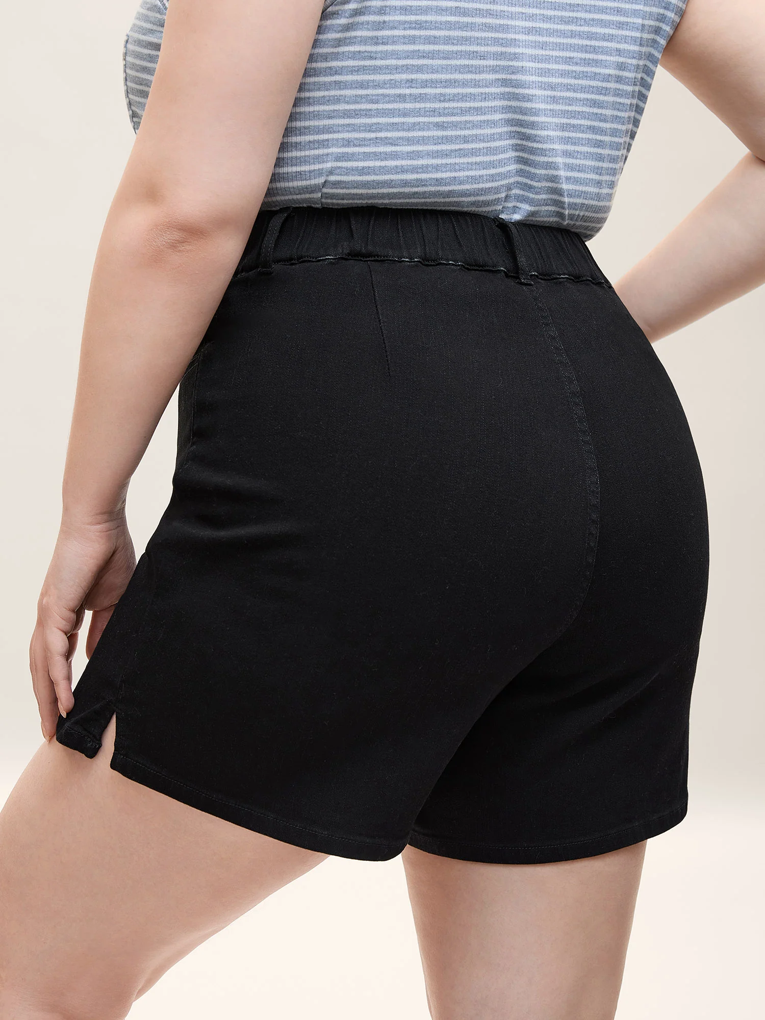 Plain Slit Fitted  Denim Skorts - Image 2