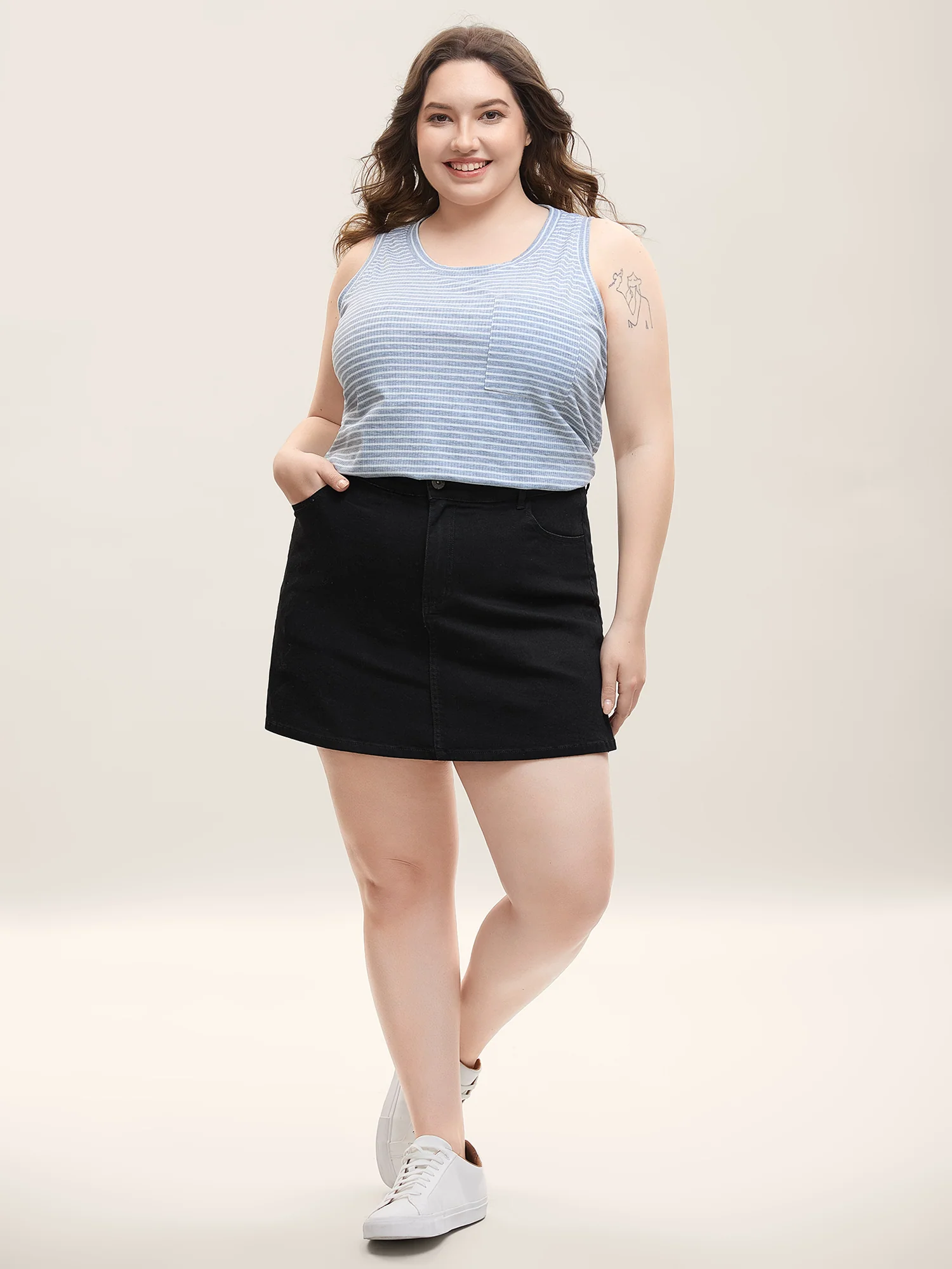 Plain Slit Fitted  Denim Skorts - Image 4