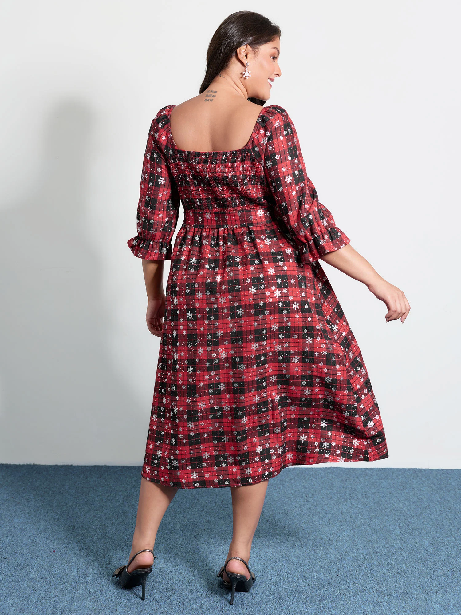 Snow Checkered Print Shirred Midi Dress - Image 5
