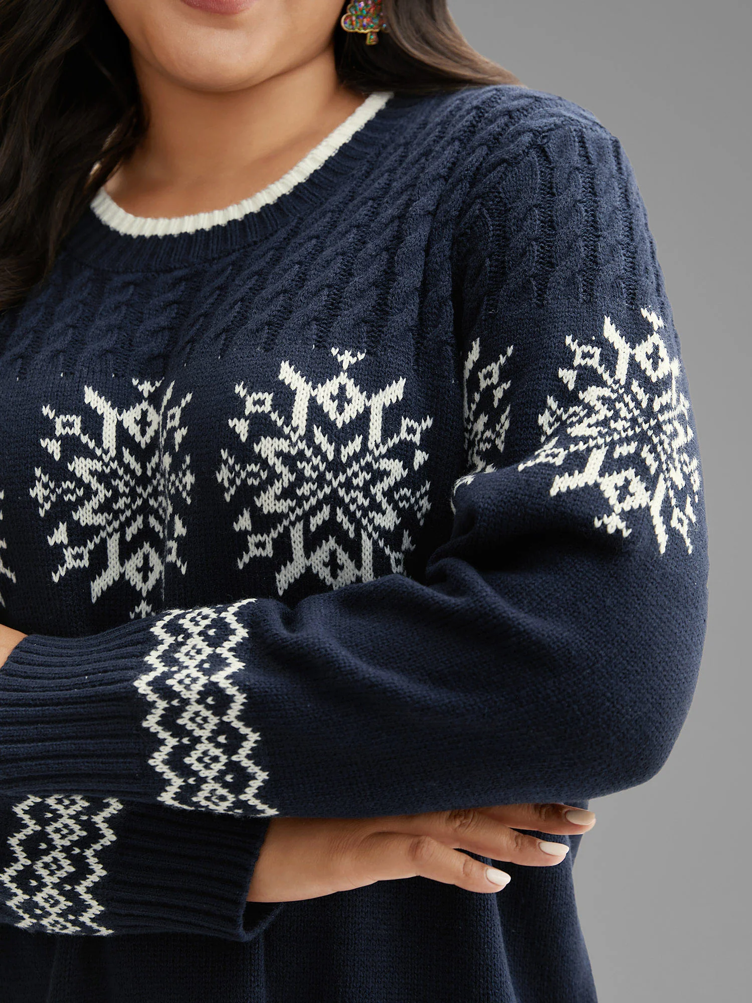 Snowflakes Pattern Contrast Round Neck Pullover - Image 3