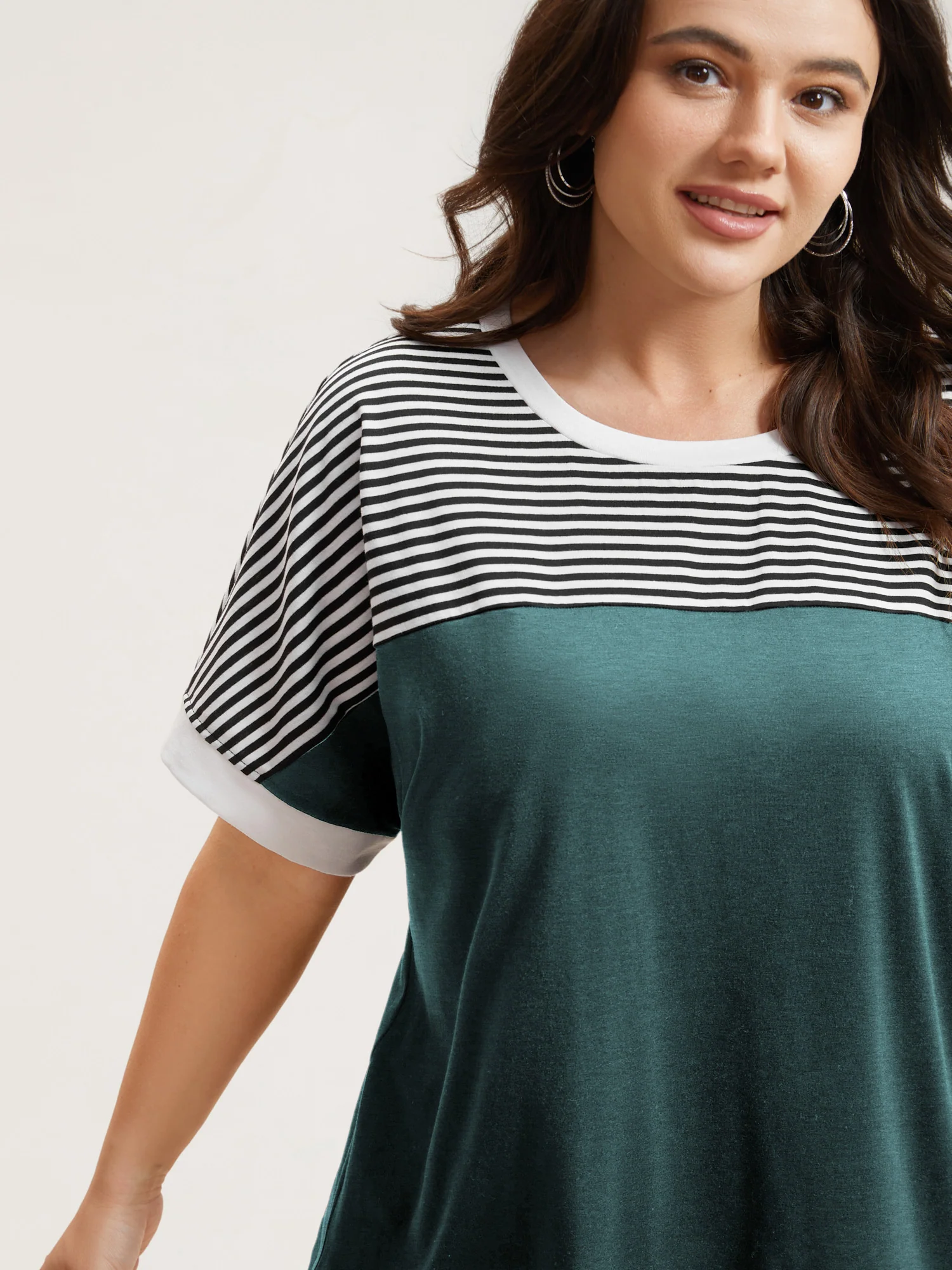 Solid and Striped Contrast Hem T-Shirt - Image 10