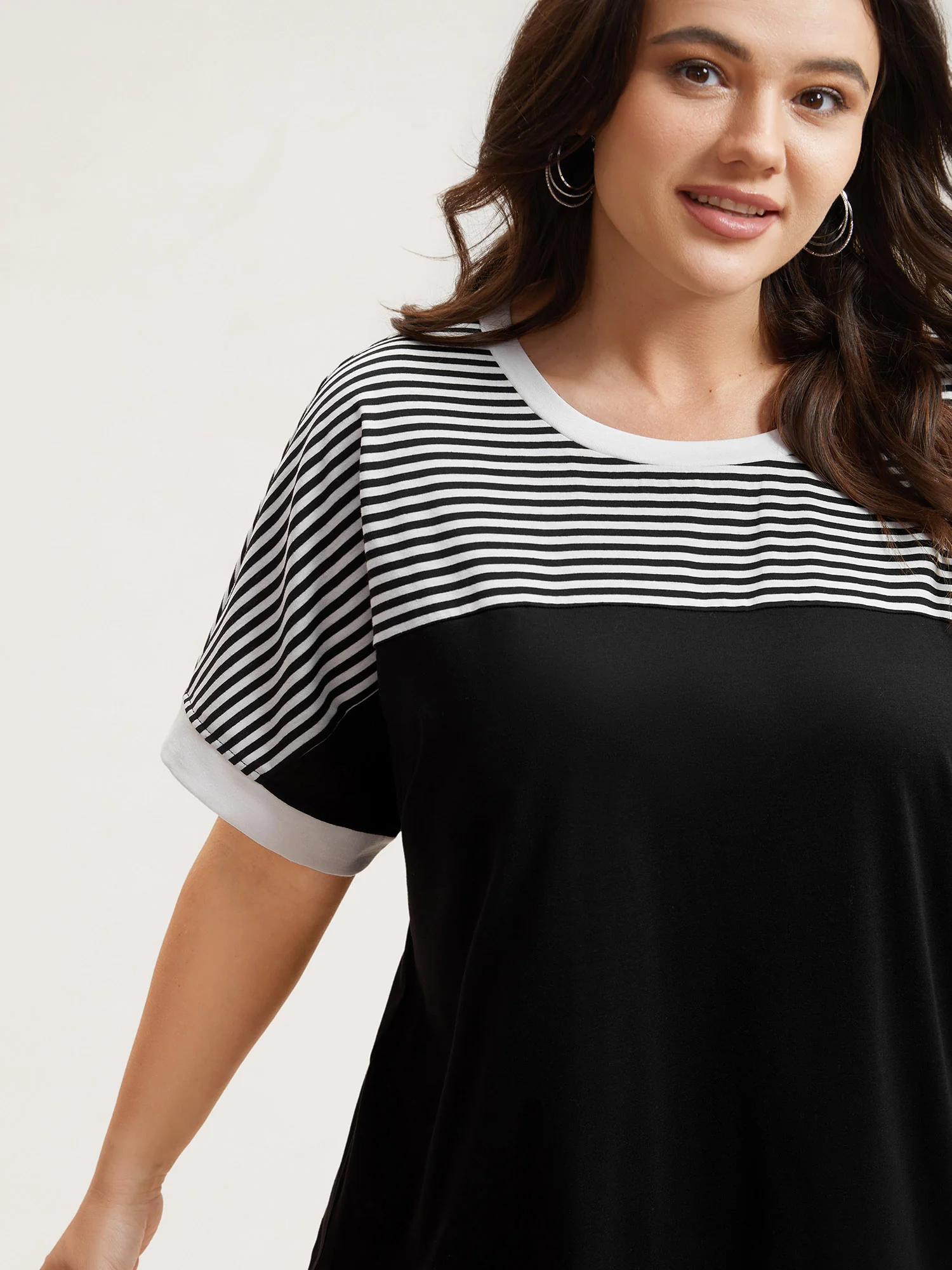 Solid and Striped Contrast Hem T-Shirt - Image 5