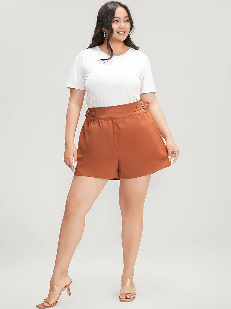 Solid Buckle Detail Zipper Back Shorts - Image 2
