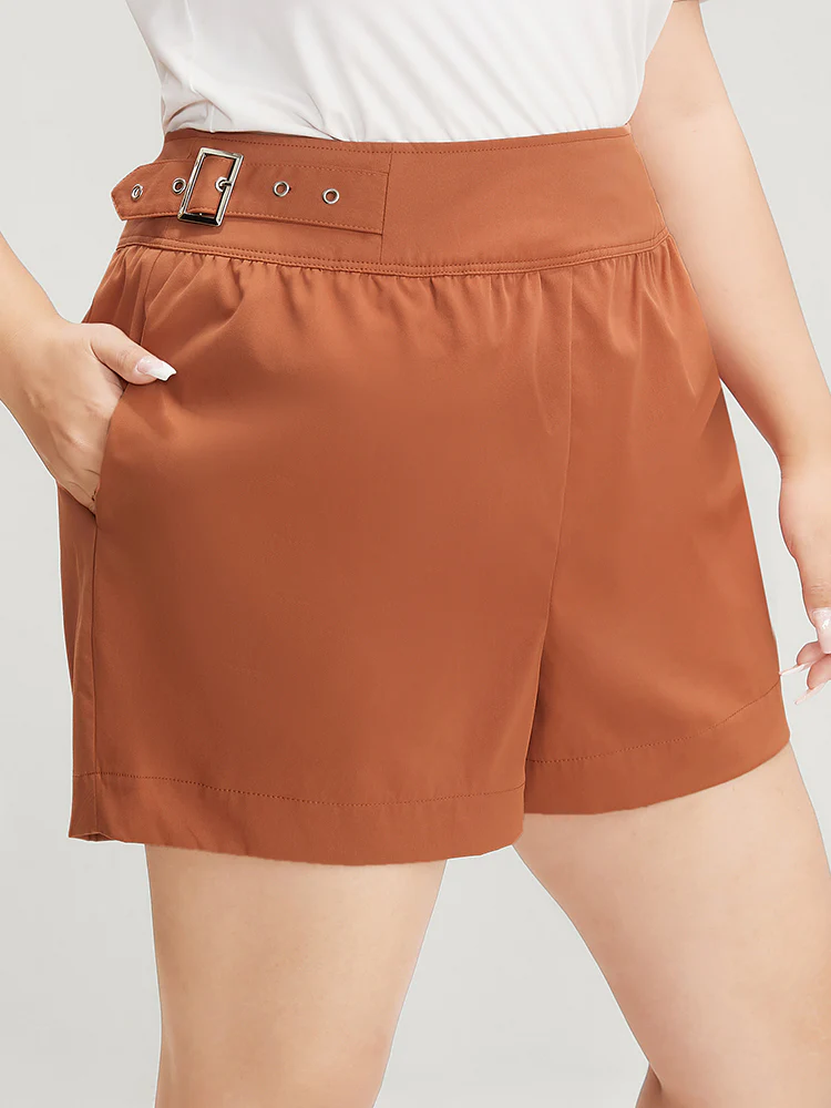 Solid Buckle Detail Zipper Back Shorts - Image 3