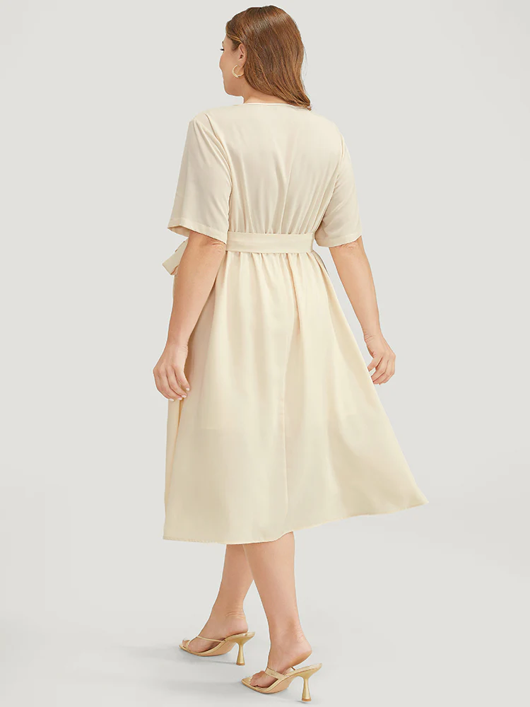 Solid Chain Detail Cut Out Pocket Belted Flutter Dress - Image 3