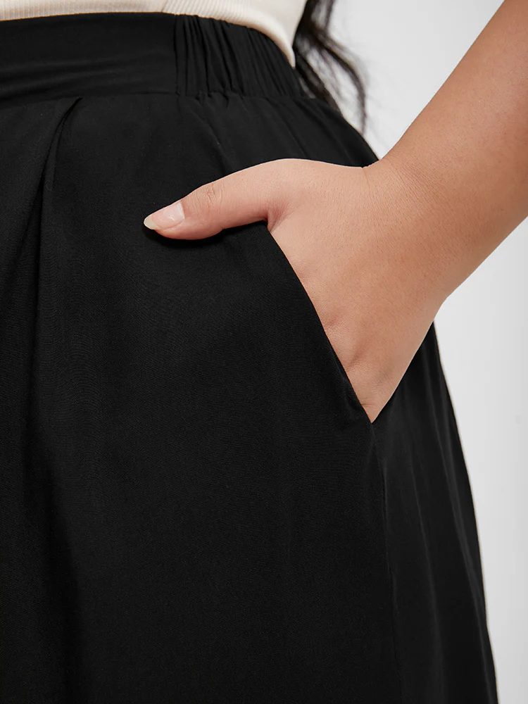 Solid Chain Detail Side Pocket Shorts - Image 6