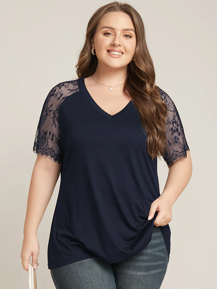 Solid Contrast Lace Raglan Sleeve V Neck T-shirt - Image 4