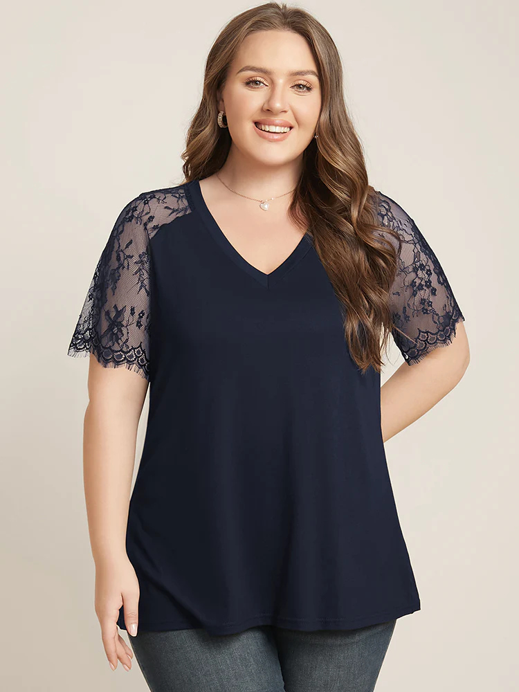 Solid Contrast Lace Raglan Sleeve V Neck T-shirt - Image 5