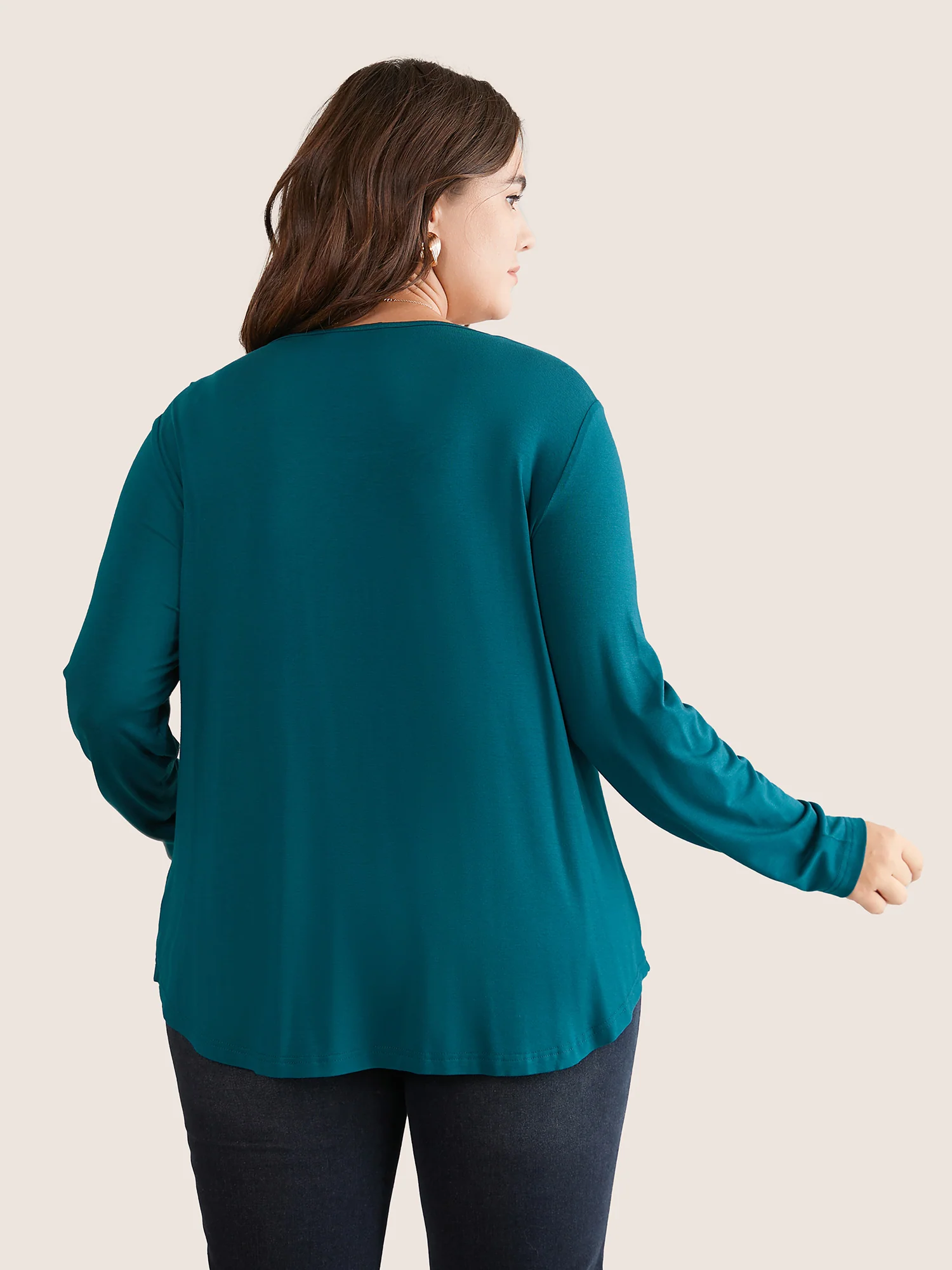 Solid Cowl Neck Gathered Arc Hem T-shirt - Image 2