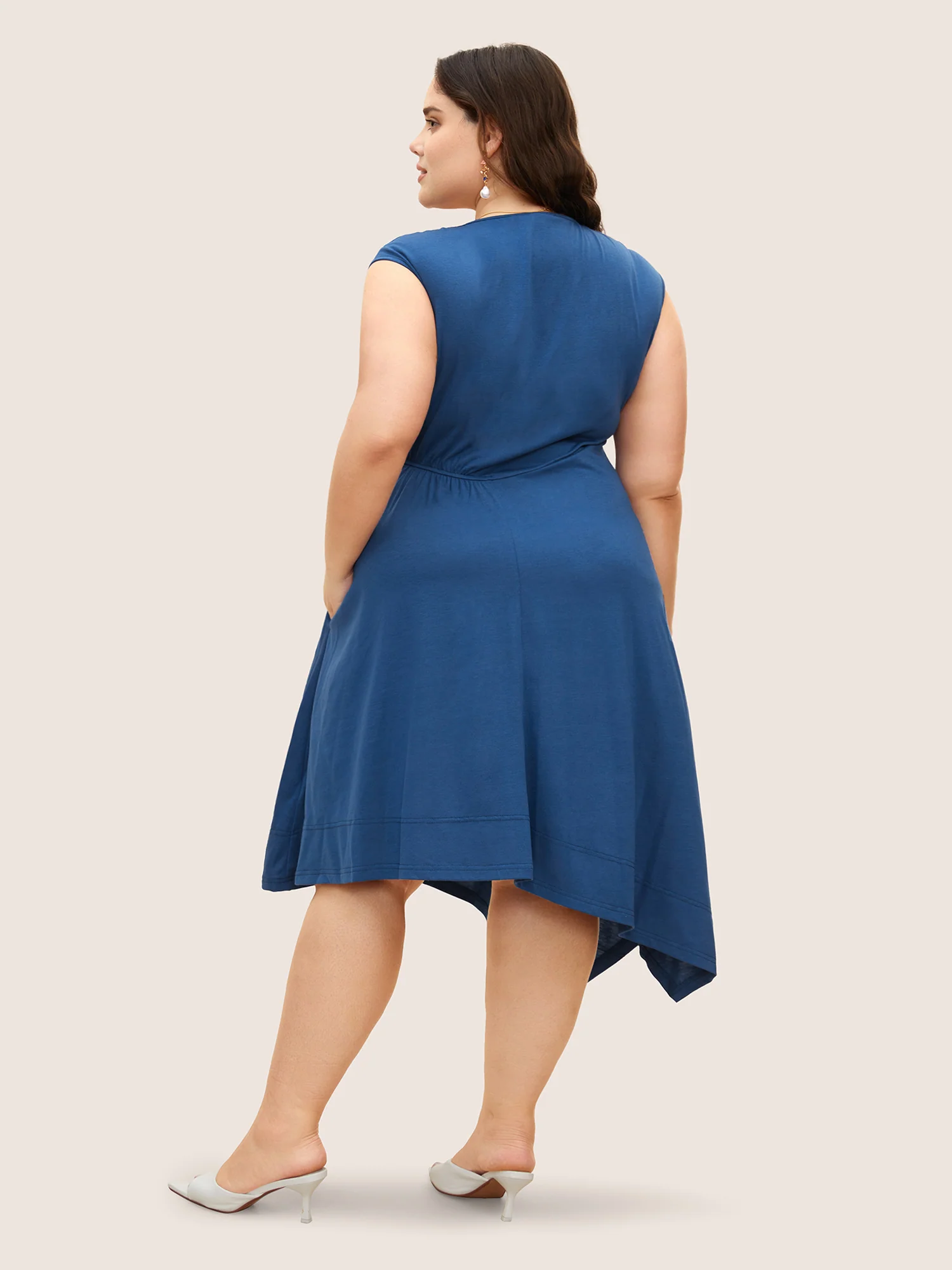 Solid Crew Neck Asymmetrical Hem Dress - Image 3