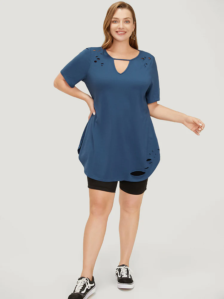 Solid Distressed Detail Arc Hem Keyhole Neck T-shirt - Image 4
