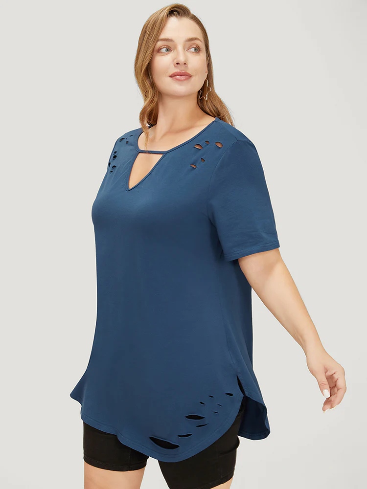 Solid Distressed Detail Arc Hem Keyhole Neck T-shirt - Image 5