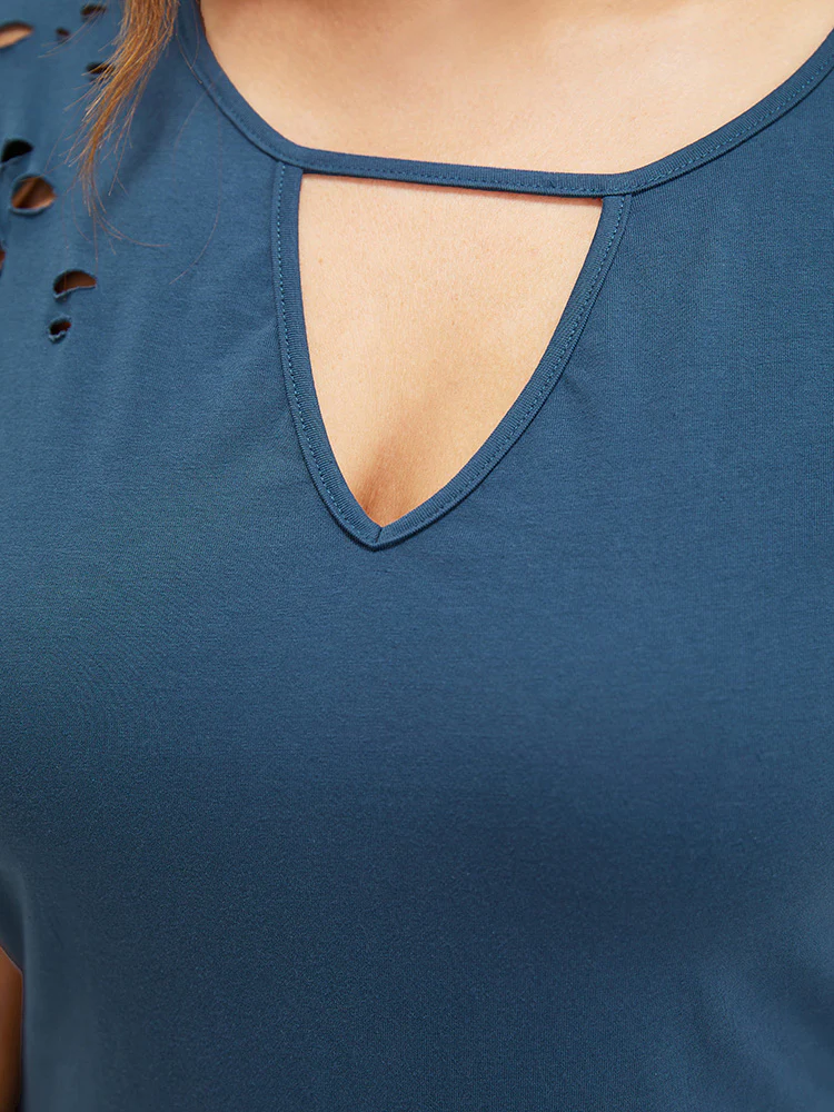 Solid Distressed Detail Arc Hem Keyhole Neck T-shirt - Image 8