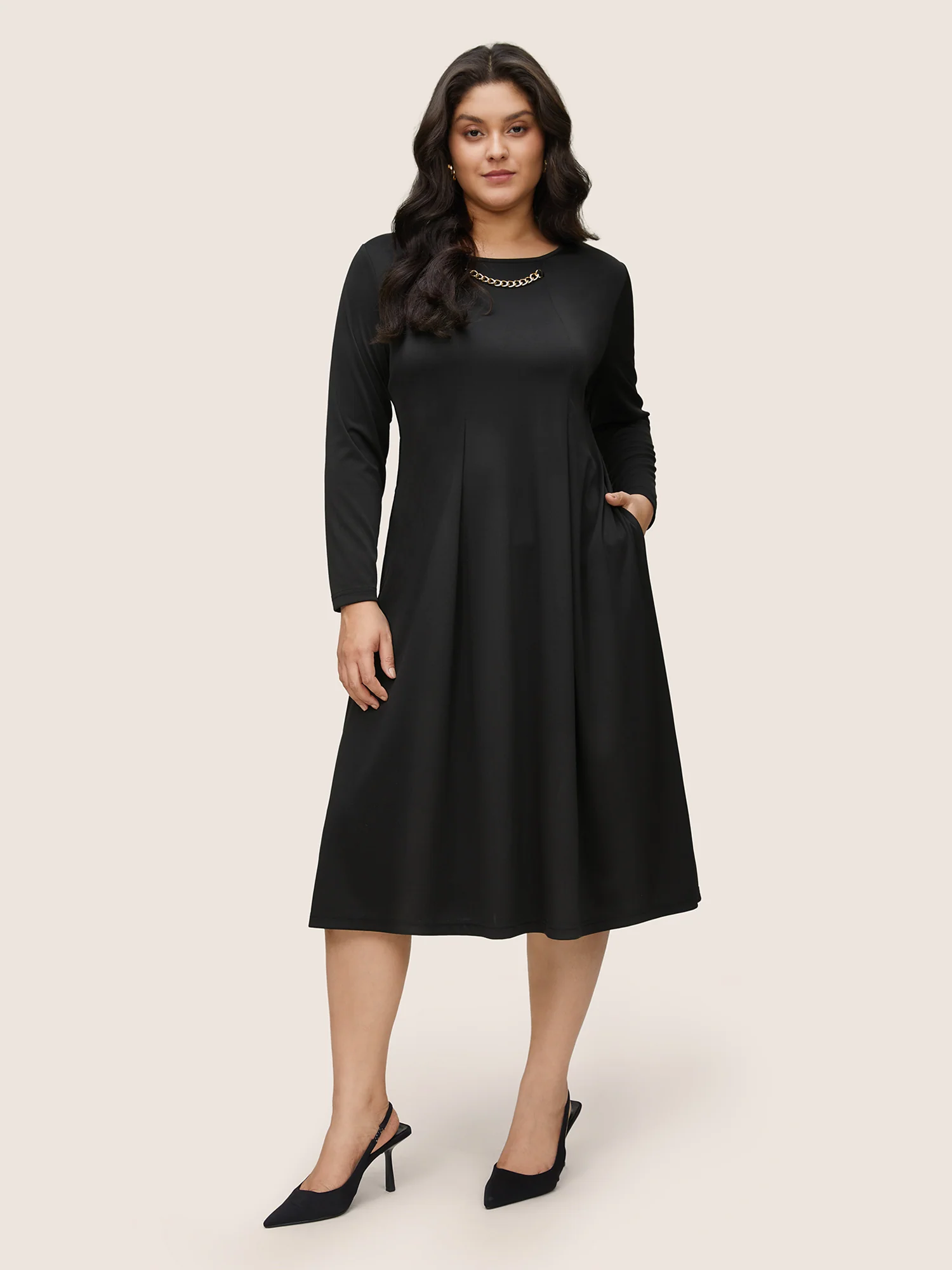 Solid Metal Chain Detail Pocket Plicated Dress - Image 2