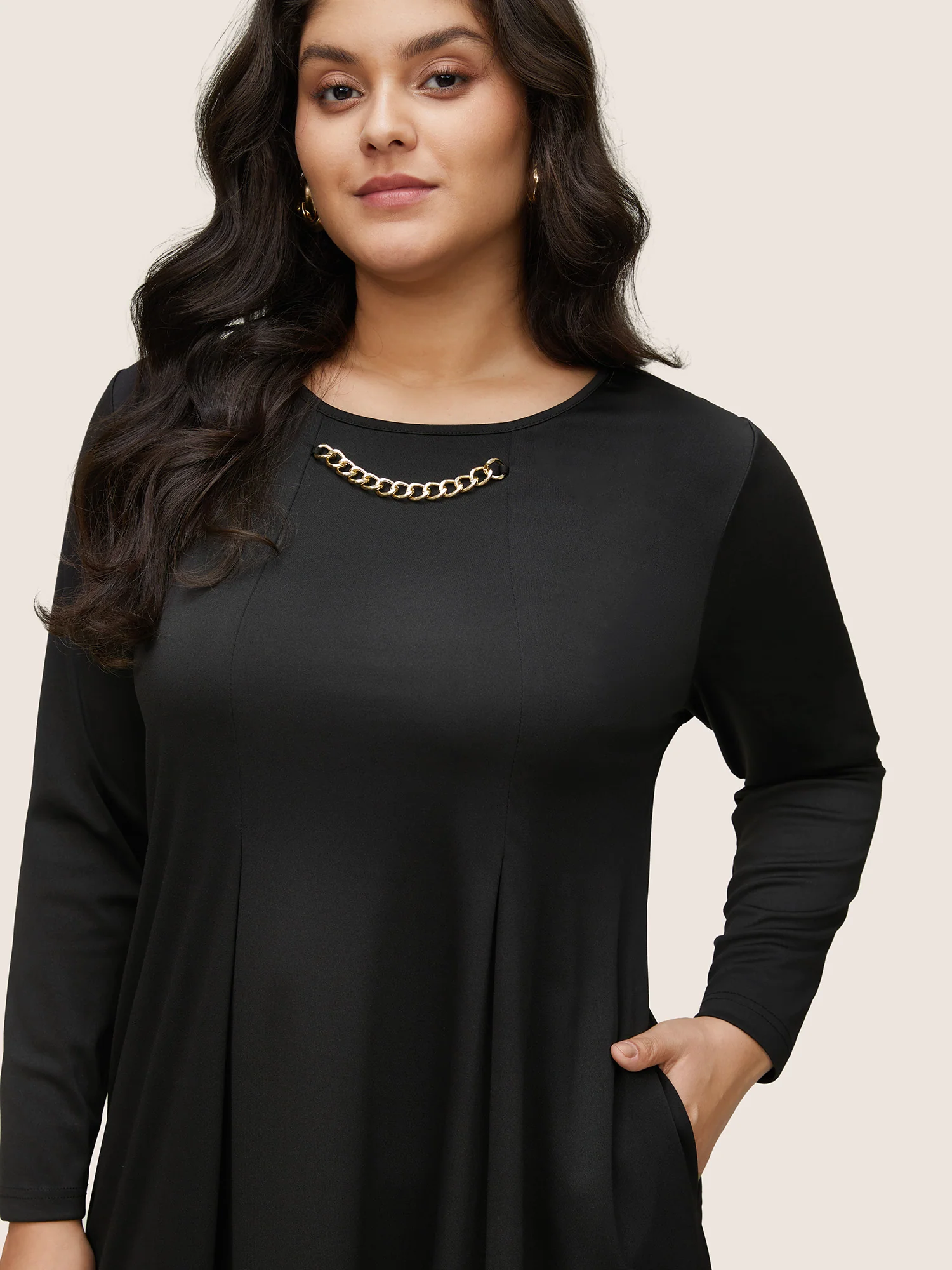 Solid Metal Chain Detail Pocket Plicated Dress - Image 3