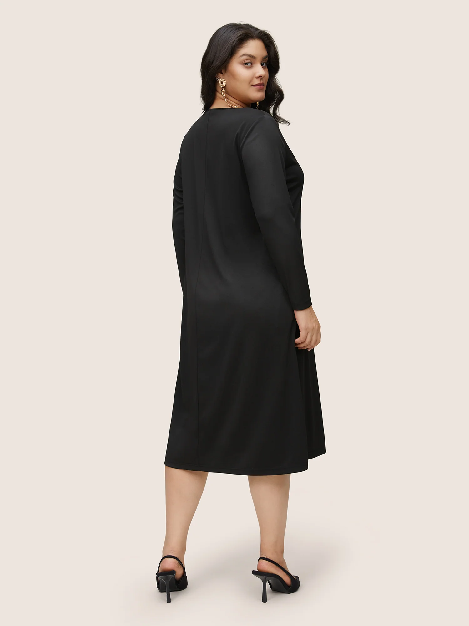 Solid Metal Chain Detail Pocket Plicated Dress - Image 4