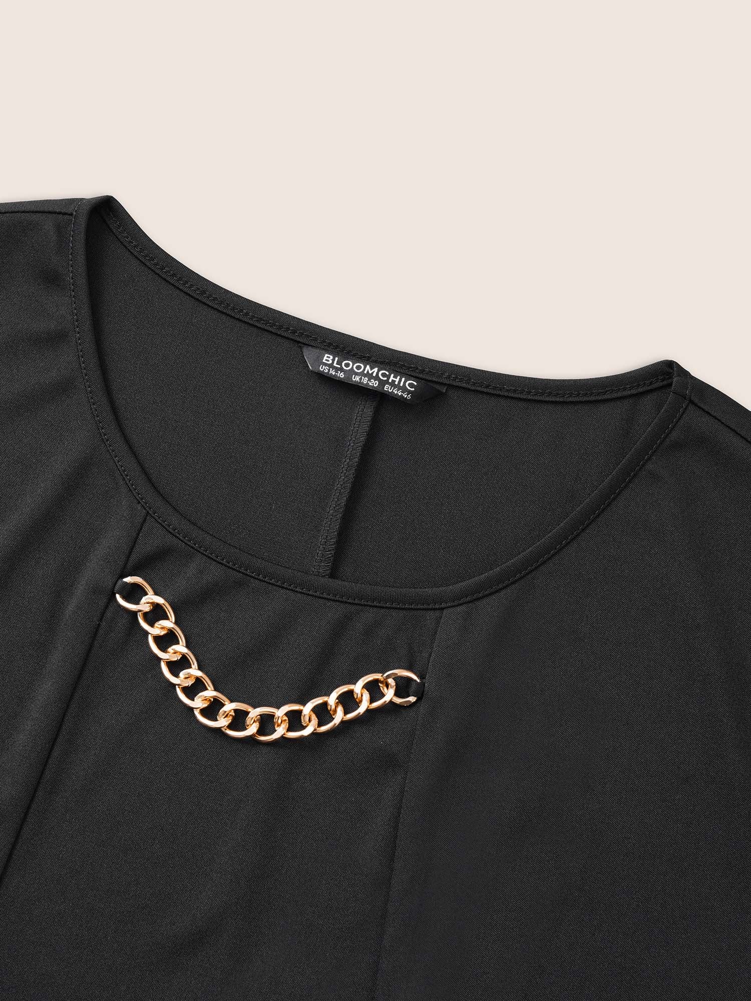 Solid Metal Chain Detail Pocket Plicated Dress - Image 5