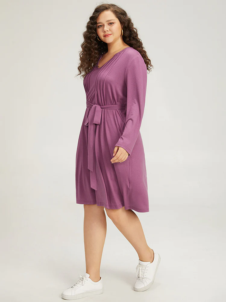 Solid Notched Pocket Pleated Belted Dress - Image 3