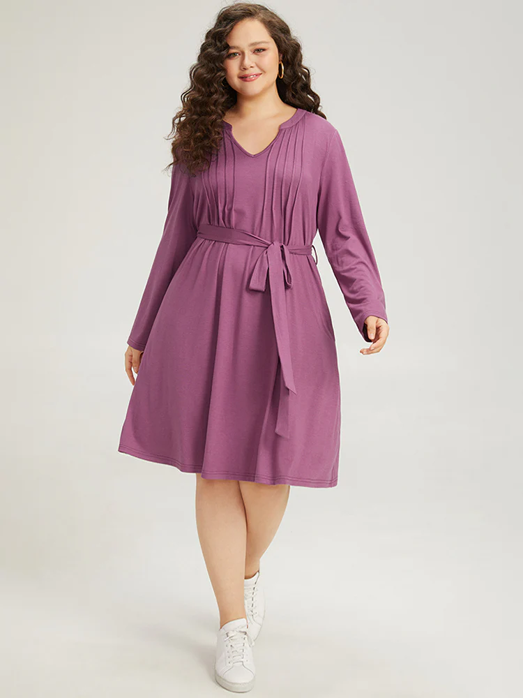Solid Notched Pocket Pleated Belted Dress - Image 4