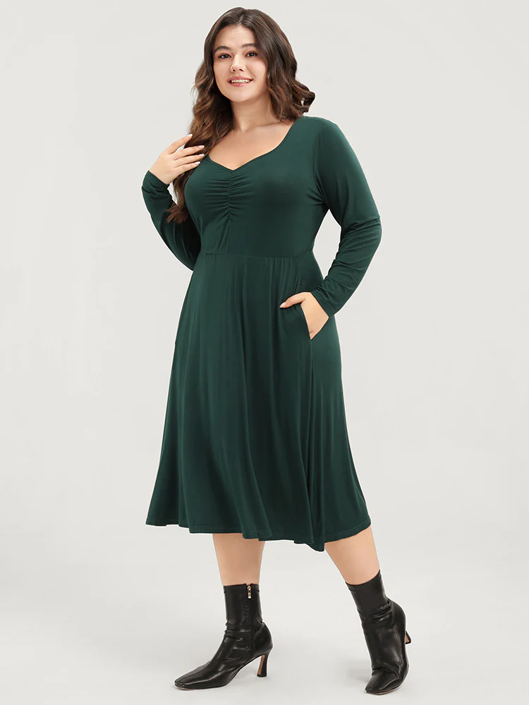Solid Pocket Gathered V Neck Midi Dress Without Belt - Image 2