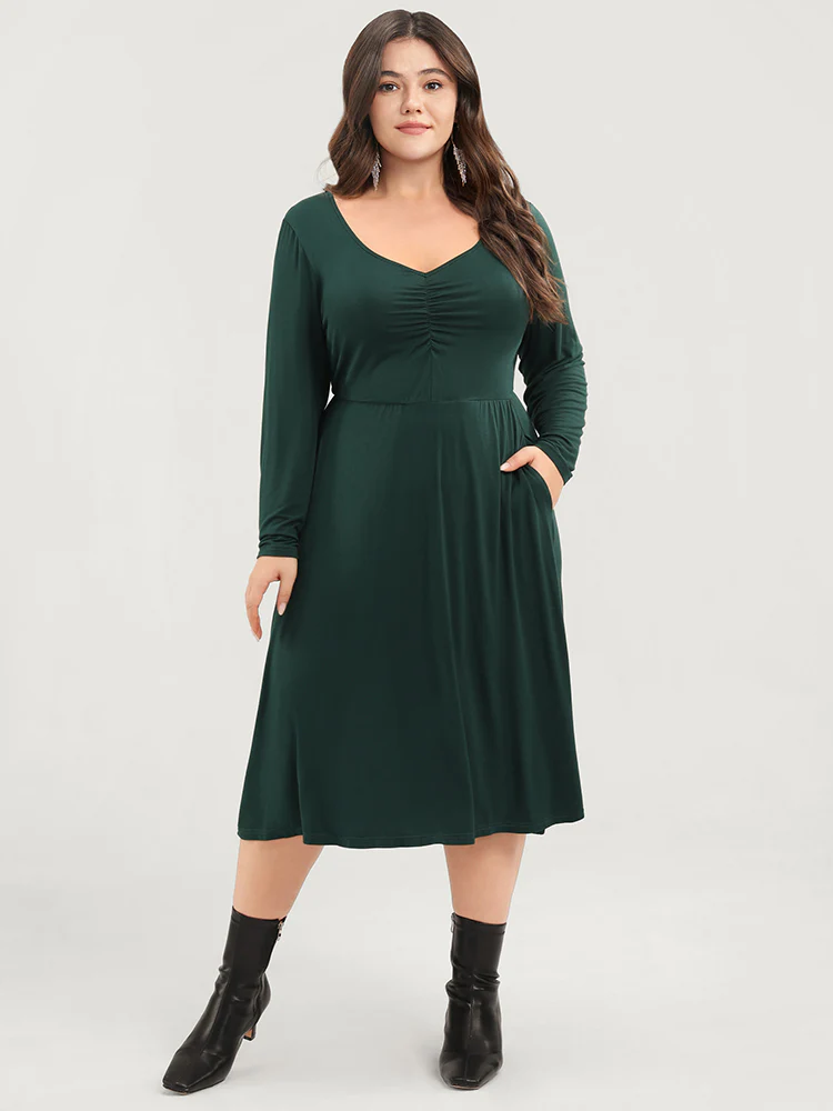 Solid Pocket Gathered V Neck Midi Dress Without Belt - Image 3
