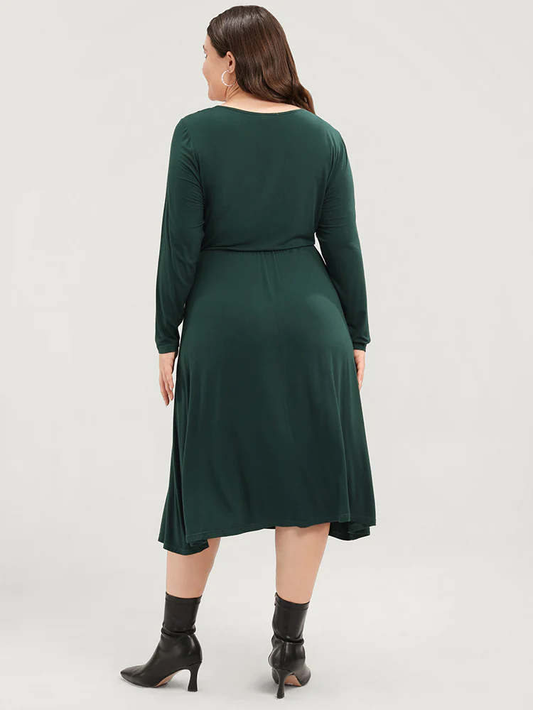 Solid Pocket Gathered V Neck Midi Dress Without Belt - Image 4