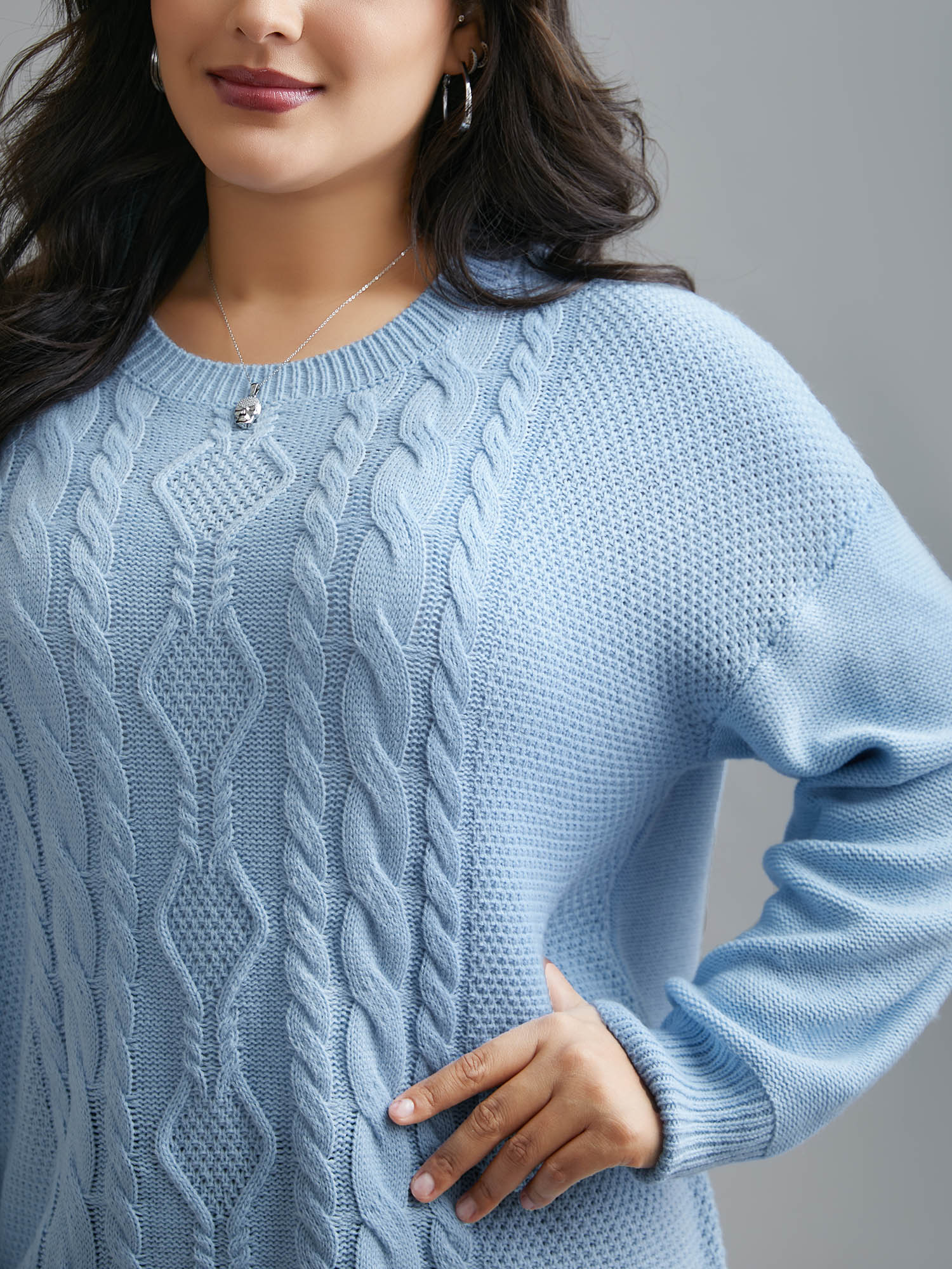 Solid Round Neck Plisse Cable Knit Pullover - Image 5