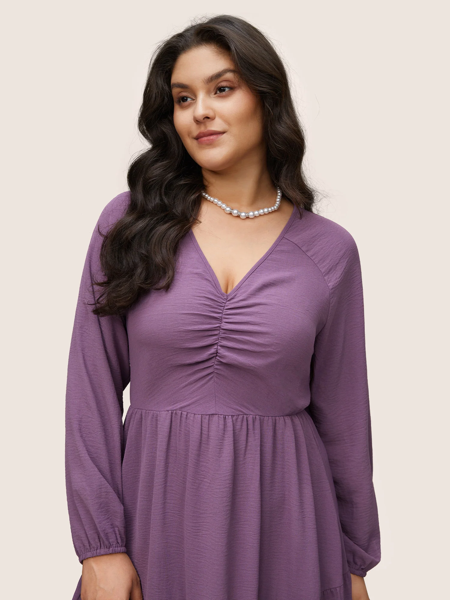 Solid Ruched Raglan Sleeve Layered Hem Dress - Image 4