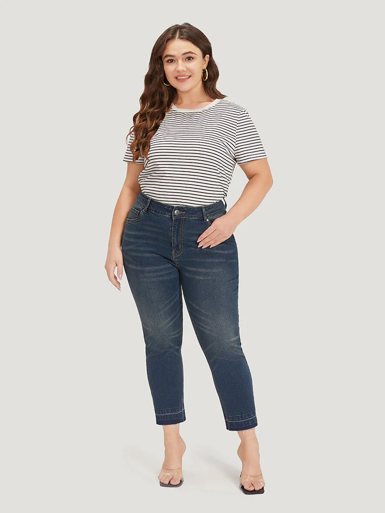 Solid Straight Cutoff Pocket Dark Wash Jeans - Image 2