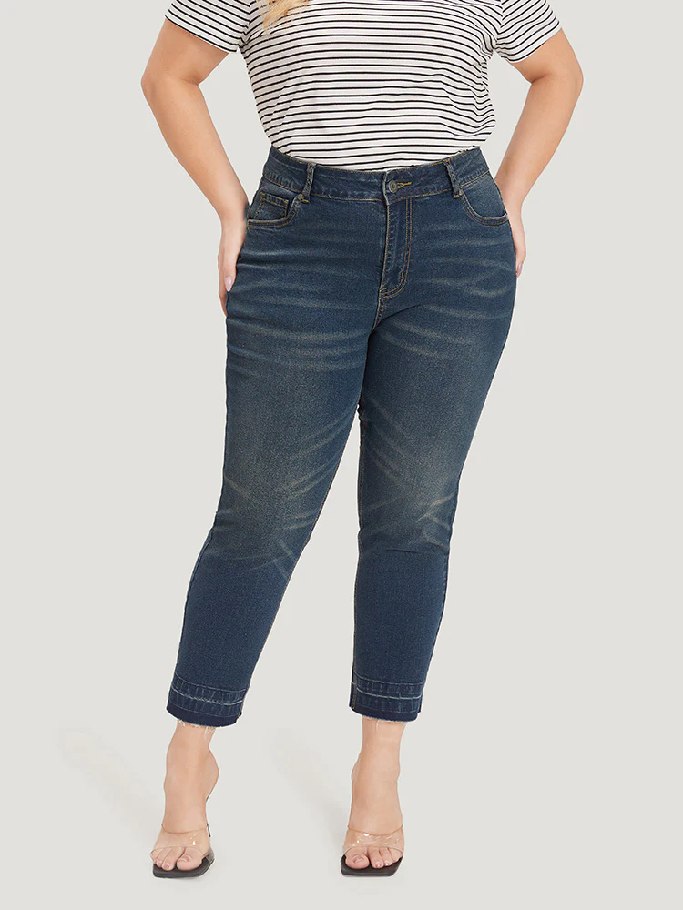 Solid Straight Cutoff Pocket Dark Wash Jeans - Image 4