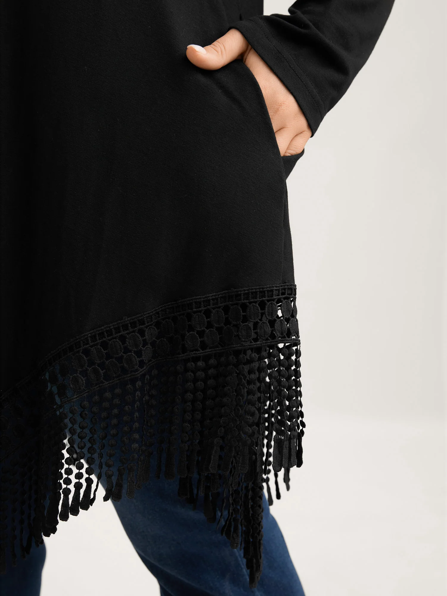 Solid Tassels Trim Pocket Asymmetrical Hem T-shirt - Image 6