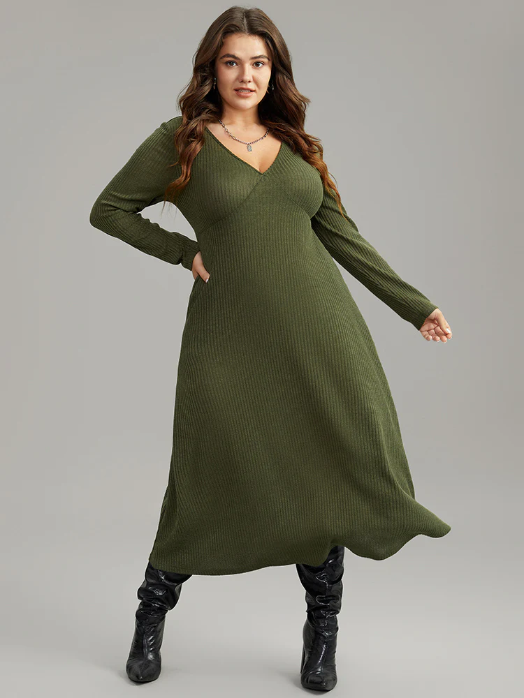 Solid Textured V Neck Pocket Dress