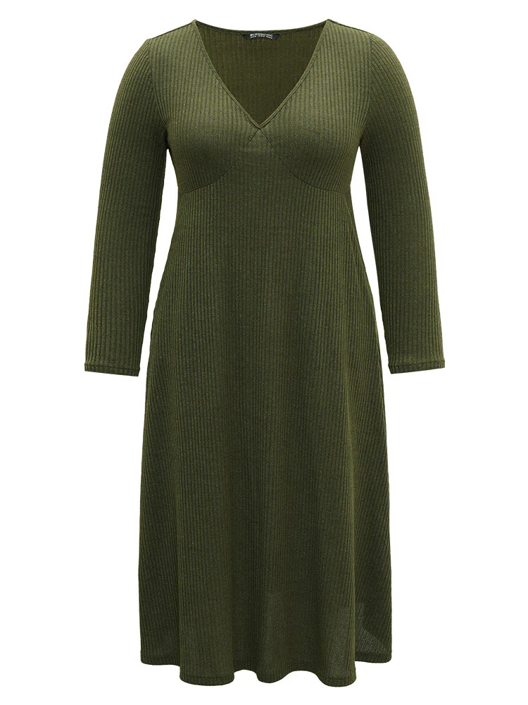 Solid Textured V Neck Pocket Dress - Image 6
